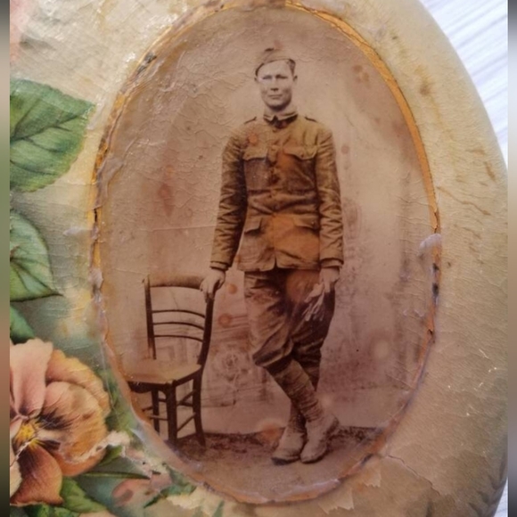 Soldier Tin Celluloid Hanging Button Floral Photograph Victorian - Picture 8 of 10